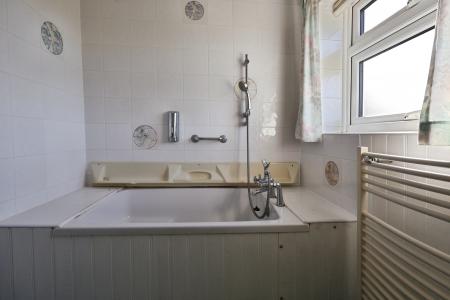 3 bedroom Semi-detached house for sale in Kingswood Avenue, Hitchin