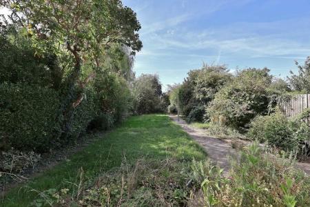 3 bedroom Semi-detached house for sale in Kingswood Avenue, Hitchin
