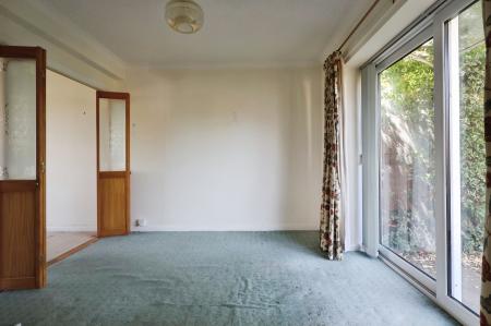 3 bedroom Semi-detached house for sale in Kingswood Avenue, Hitchin