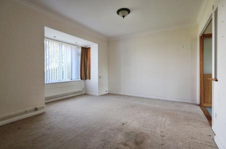 3 bedroom Semi-detached house for sale in Kingswood Avenue, Hitchin