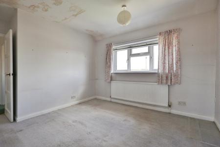 3 bedroom Semi-detached house for sale in Kingswood Avenue, Hitchin