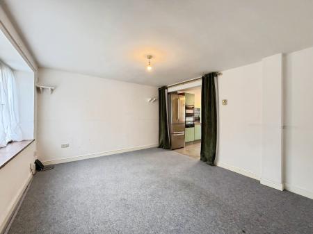 2 bedroom Flat to let in Shepherds Mead, Hitchin, SG5