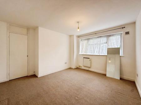 2 bedroom Flat to let in Shepherds Mead, Hitchin, SG5