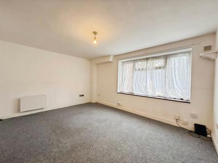 2 bedroom Flat to let in Shepherds Mead, Hitchin, SG5