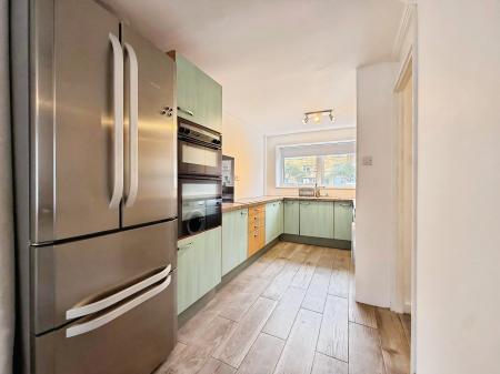 2 bedroom Flat to let in Shepherds Mead, Hitchin, SG5