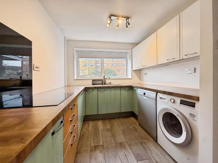 2 bedroom Flat to let in Shepherds Mead, Hitchin, SG5