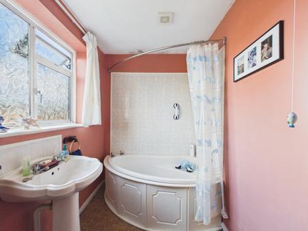 5 bedroom Detached house for sale in Cromwell Road, Stevenage