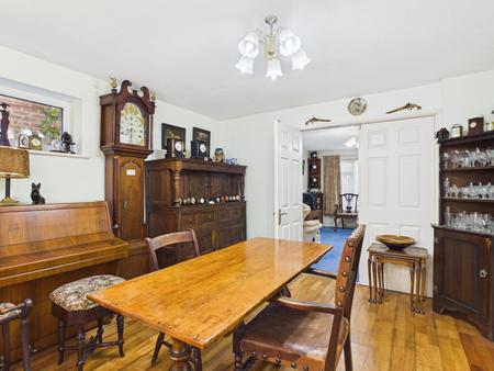4 bedroom Detached house for sale in Tennyson Avenue, Hitchin