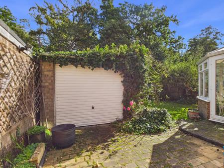 4 bedroom Detached house for sale in Tennyson Avenue, Hitchin