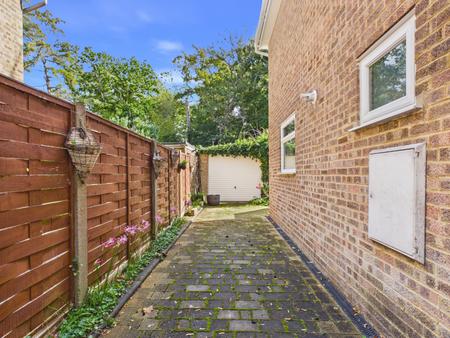 4 bedroom Detached house for sale in Tennyson Avenue, Hitchin