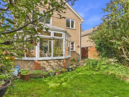 4 bedroom Detached house for sale in Tennyson Avenue, Hitchin