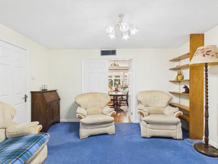 4 bedroom Detached house for sale in Tennyson Avenue, Hitchin