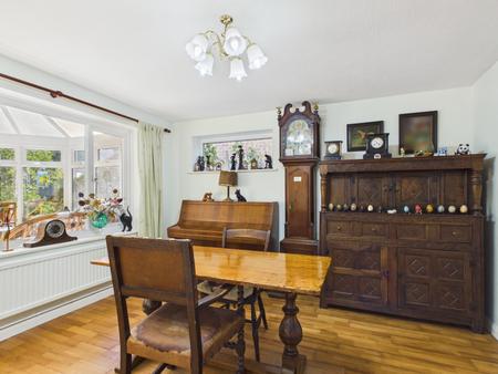 4 bedroom Detached house for sale in Tennyson Avenue, Hitchin