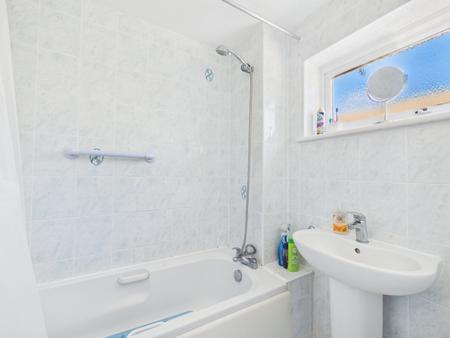 4 bedroom Detached house for sale in Tennyson Avenue, Hitchin