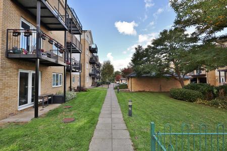2 bedroom Flat for sale in Sharps Court, Cooks Way, Hitchin