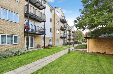 2 bedroom Flat for sale in Sharps Court, Cooks Way, Hitchin