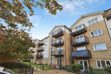 2 bedroom Flat for sale in Sharps Court, Cooks Way, Hitchin