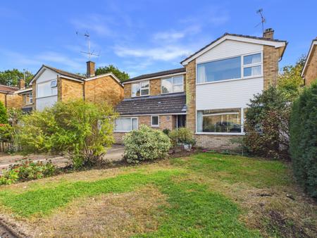 4 bedroom Detached house for sale in Dryden Crescent, Stevenage