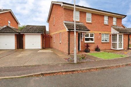 2 bedroom Semi-detached house for sale in Ringtale Place, Baldock