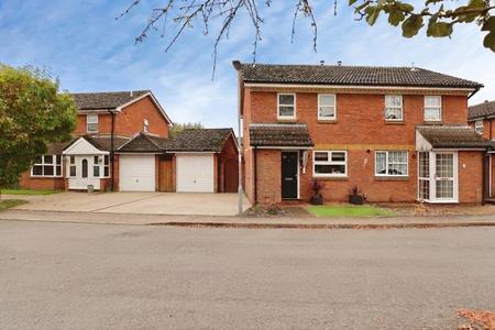 2 bedroom Semi-detached house for sale in Ringtale Place, Baldock