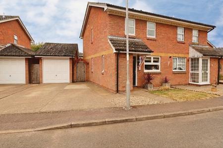 2 bedroom Semi-detached house for sale in Ringtale Place, Baldock