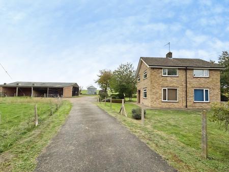3 bedroom Detached house to let in Upton End Road, Shillington, SG5
