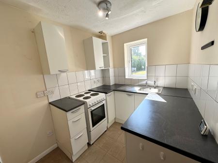 2 bedroom Terraced House to let in Kestrel Close, Hartford, PE29