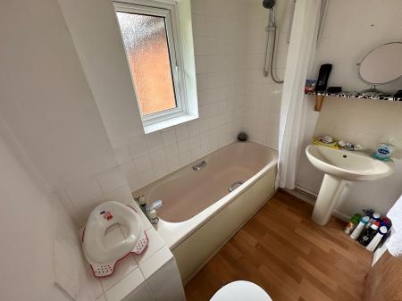 2 bedroom Terraced House to let in Kestrel Close, Hartford, PE29