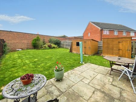 3 bedroom Semi-detached house to let in Lime Grove, St Neots, PE19
