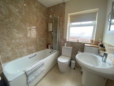 3 bedroom Semi-detached house to let in Lime Grove, St Neots, PE19