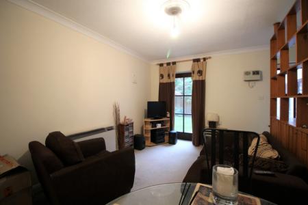 1 bedroom Flat to let in Ambury Road South, Huntingdon, PE29