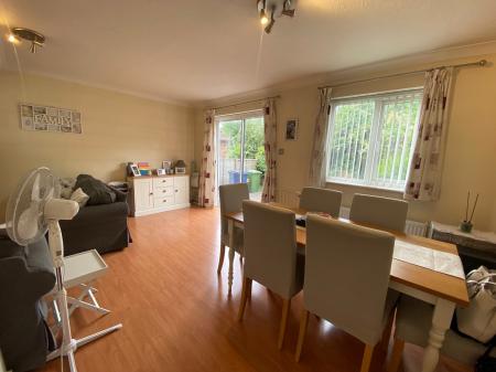 4 bedroom Link detached house to let in Barn Close, Hartford, PE29