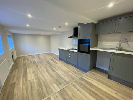 2 bedroom Terraced House to let in High Street, Huntingdon, PE29