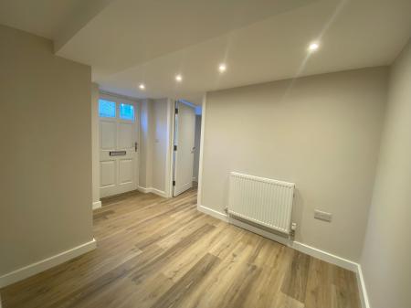 2 bedroom Terraced House to let in High Street, Huntingdon, PE29