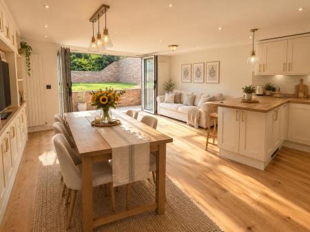4 bedroom Detached house to let in Thrapston Road, Ellington, PE28