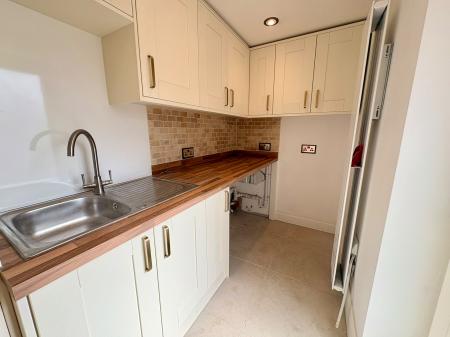 4 bedroom Detached house to let in Thrapston Road, Ellington, PE28