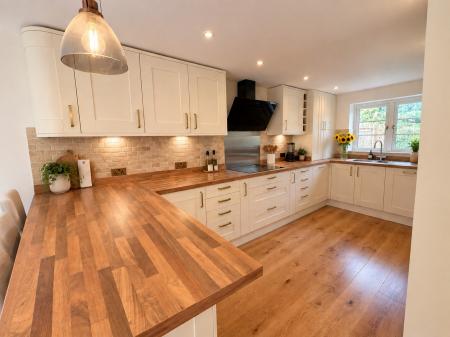 4 bedroom Detached house to let in Thrapston Road, Ellington, PE28