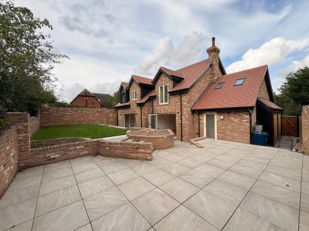 4 bedroom Detached house to let in Thrapston Road, Ellington, PE28