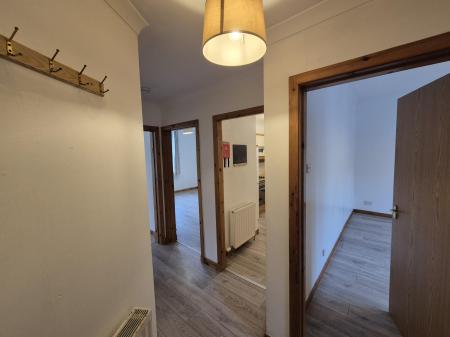 2 bedroom Flat to let in Hill street, Crown, Inverness, IV2