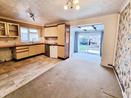 3 bedroom Semi-detached house for sale in Chatsworth Crescent, Ipswich, IP2