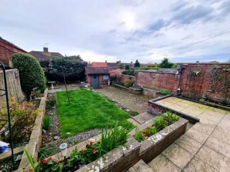 3 bedroom Semi-detached house for sale in Chatsworth Crescent, Ipswich, IP2