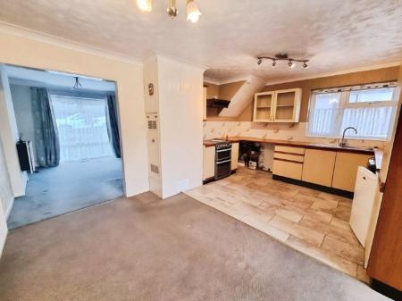 3 bedroom Semi-detached house for sale in Chatsworth Crescent, Ipswich, IP2