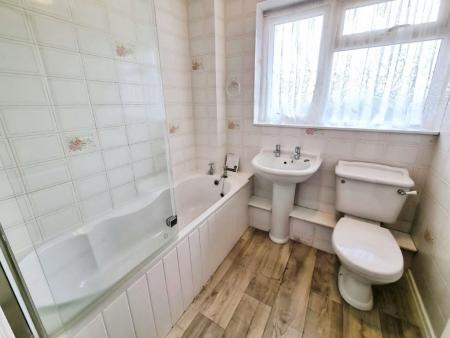 3 bedroom Semi-detached house for sale in Chatsworth Crescent, Ipswich, IP2