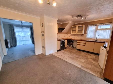 3 bedroom Semi-detached house for sale in Chatsworth Crescent, Ipswich, IP2