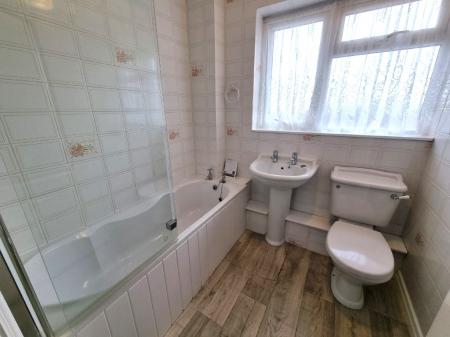 3 bedroom Semi-detached house for sale in Chatsworth Crescent, Ipswich, IP2