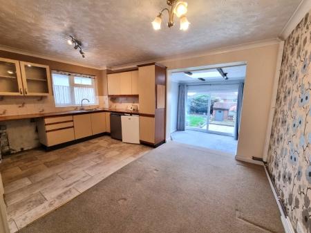 3 bedroom Semi-detached house for sale in Chatsworth Crescent, Ipswich, IP2