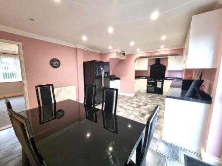 4 bedroom Semi-detached house for sale in Lanercost Way, Ipswich, IP2