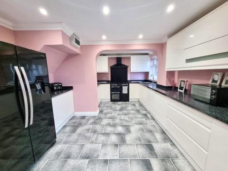 4 bedroom Semi-detached house for sale in Lanercost Way, Ipswich, IP2