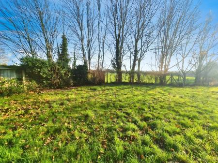 3 bedroom Semi-detached house to let in Waterford Road, IP1, Ipswich, IP1