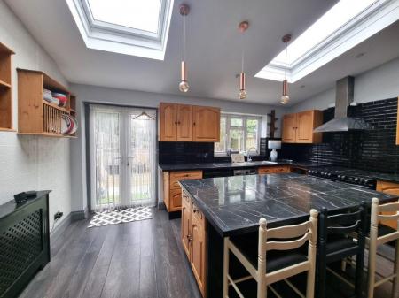 3 bedroom Semi-detached house to let in Avondale Road, Ipswich, IP3